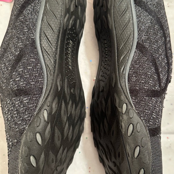 New Skechers - Picture 2 of 6